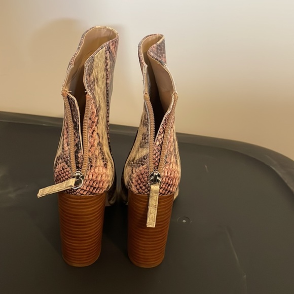 Women’s Steve Madden snake print boot - Picture 3 of 4
